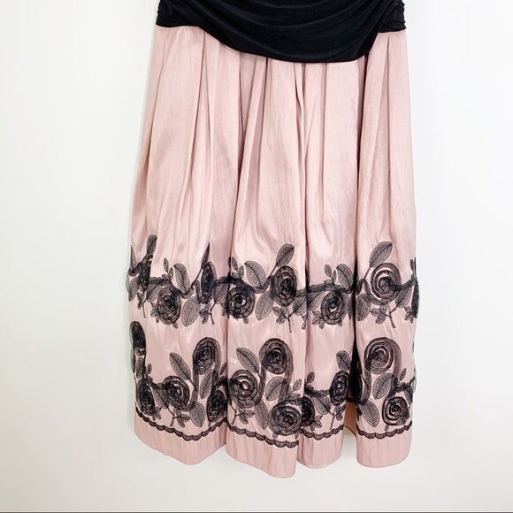 Laura Canada Cap-Sleeve Black V-Neck Top Mauve Full Skirt w/Appliqué Prom Dress - Picture 5 of 16